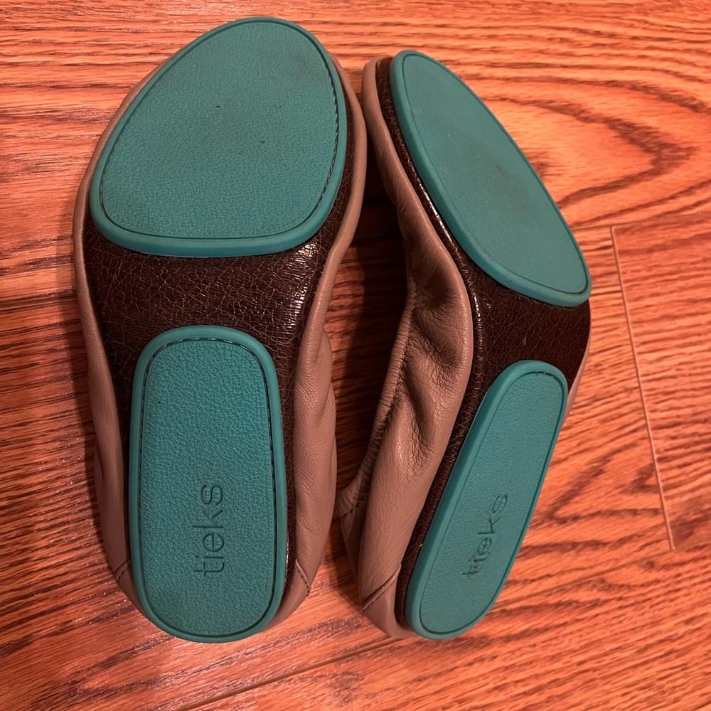 Tieks Taupe Leather Flats - Picture 5 of 9